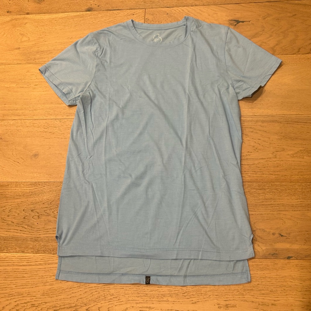 GUC Kuwallatee men’s t-shirt with a high low hem. Size Medium
